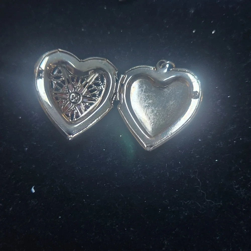 Vintage Heart Locket Pendant Gold Tone Filigree Peach Rose Flower Charm 1 Inch‎